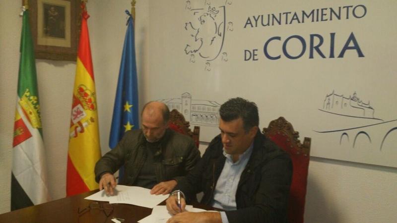 El Ayuntamiento de Coria hace entrega a ASECOC de las llaves de la nueva sede