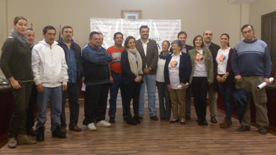 Feafes Coria y Comarca conmemora en el Ayuntamiento de Coria el día mundial de la salud mental en 2014