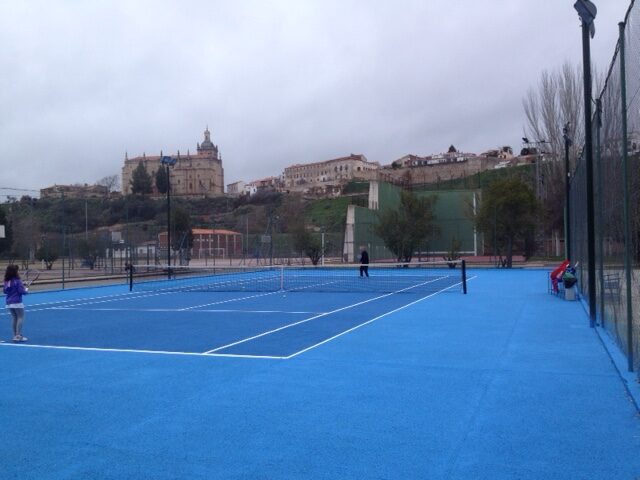 El Ayuntamiento de Coria continua adecentadando el Polideportivo Municipal