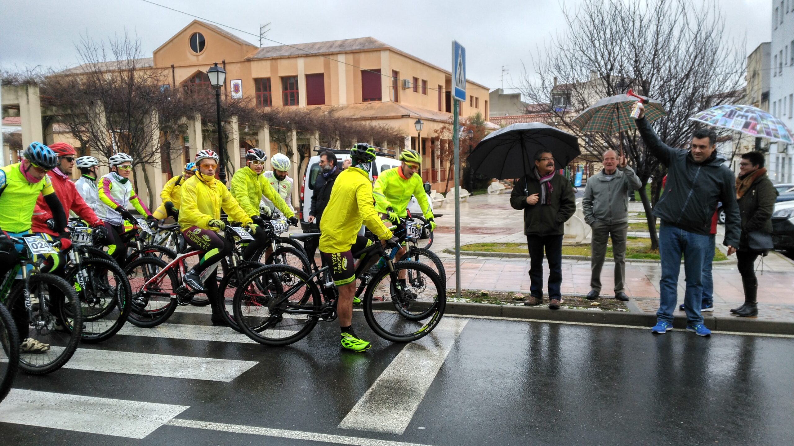 Récord de participación en la X marcha de BTT «Medina Cauria 2017»