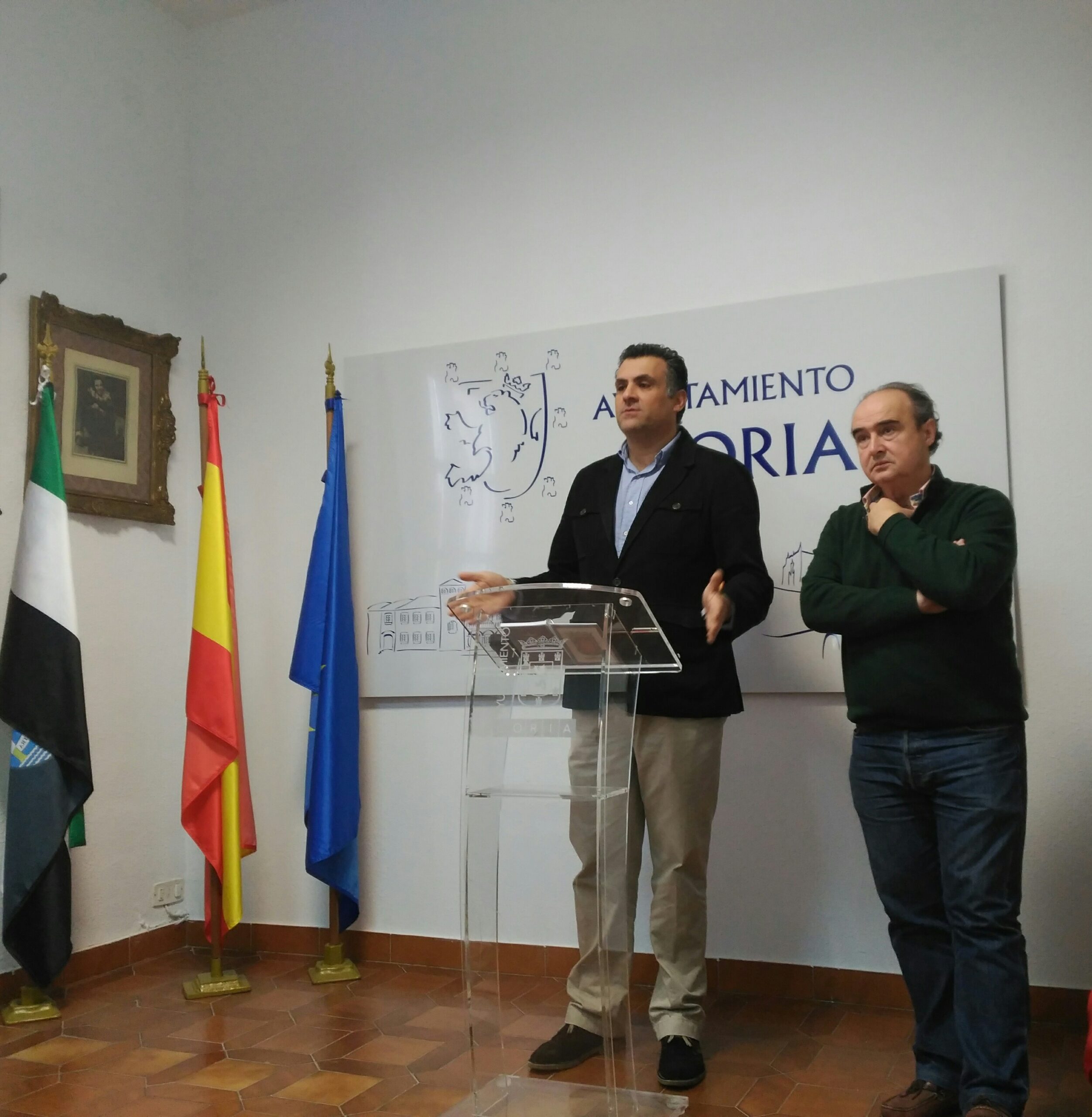El Alcalde de Coria solicita a la Junta que agilice los trámites para entregar las viviendas sociales del edificio de  Los Camineros