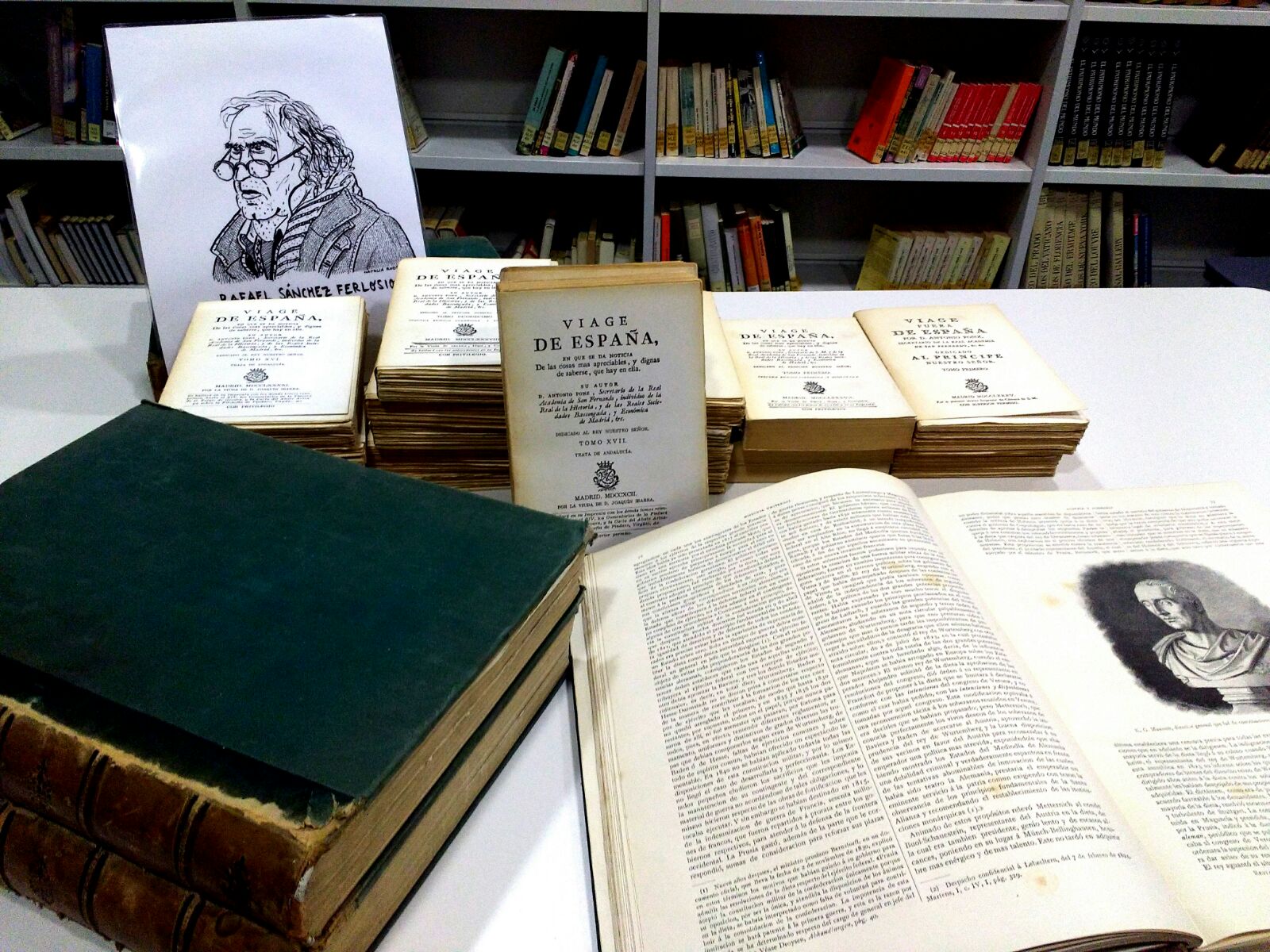 Rafael Sánchez Ferlosio dona a la biblioteca  municipal de Coria dos colecciones de libros antiguos de gran valor