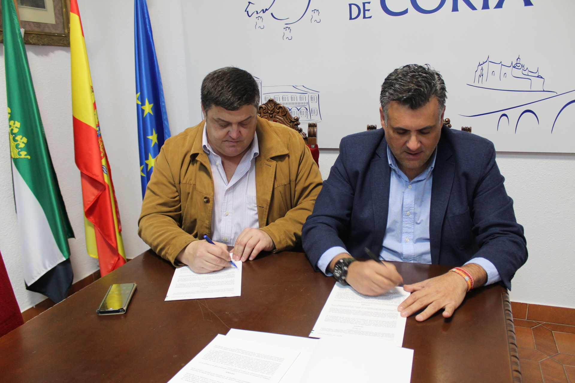 Coria y Cilleros firman un convenio para garantizar y mejorar la prestación del Servicio Social de Base en ambas localidades
