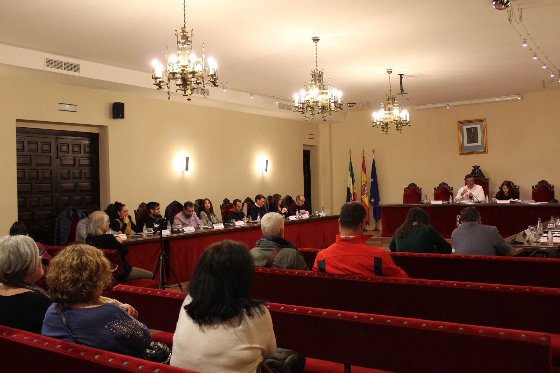 El pleno aprueba las bases reguladoras que regirán las ayudas para garantizar el derecho al acceso de suministros mínimos vitales para el año 2019