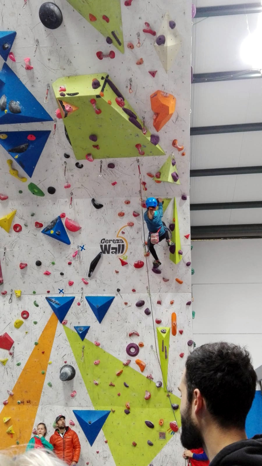 Sonia Cabello del Grupo Escalada Coria (GECO), queda en el tercer puesto en la categoría infantil en el Campeonato de Extremadura de Escalada celebrado en Plasencia