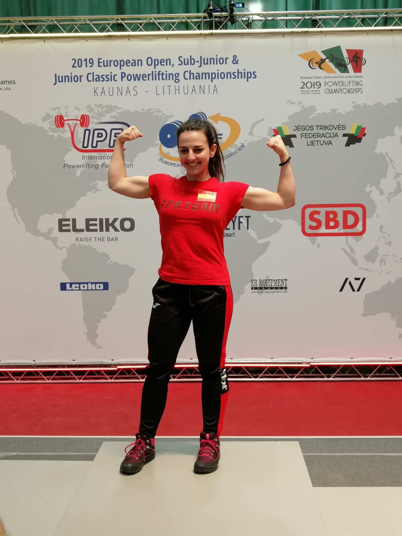 Esther Gutiérrez logra la sexta posición en el Campeonato de Europa Junior de Powerlifting 2019 celebrado en Kaunas (Lituania) el 2 de diciembre de 2019