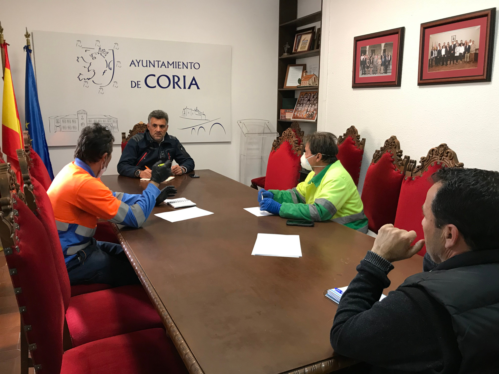 El Ayuntamiento ha comenzado labores de limpieza y desinfección en las calles y espacios públicos más concurridos de la ciudad