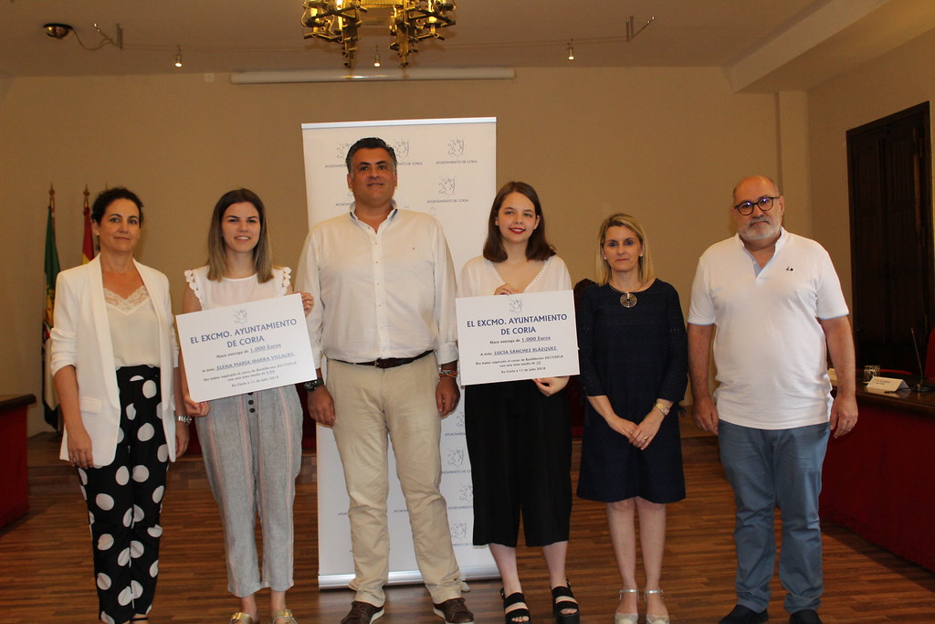 Lucía Sánchez y Elena María Ibarra becadas con 1.000 euros por conseguir los mejores expedientes académicos de Bachillerato