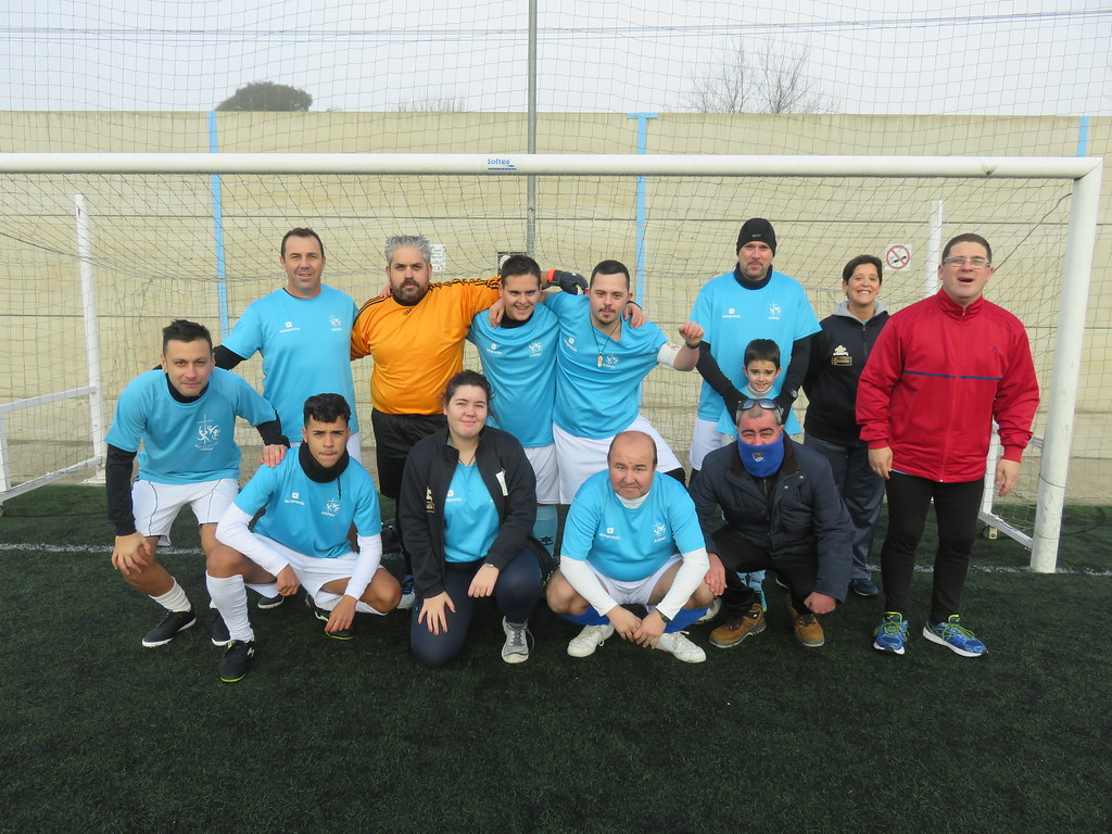 Doscientos cuarenta kilos de alimentos se recogieron en la 7ª Convivencia de Fútbol-7 a favor de Cáritas 2018