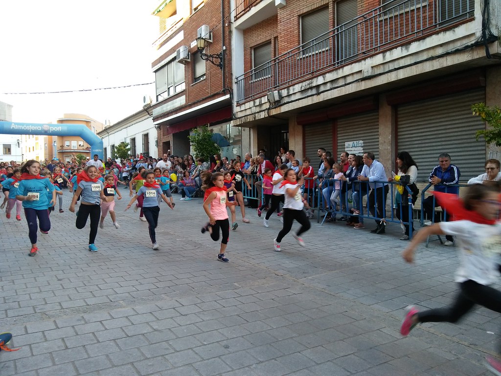Roberto Testón Hernández y Mª Inmaculada Terron Ramos del Club Andiajoa Torrejoncillo, ganadores del XXXIV Cross Urbano «Ciudad de Coria 2018»