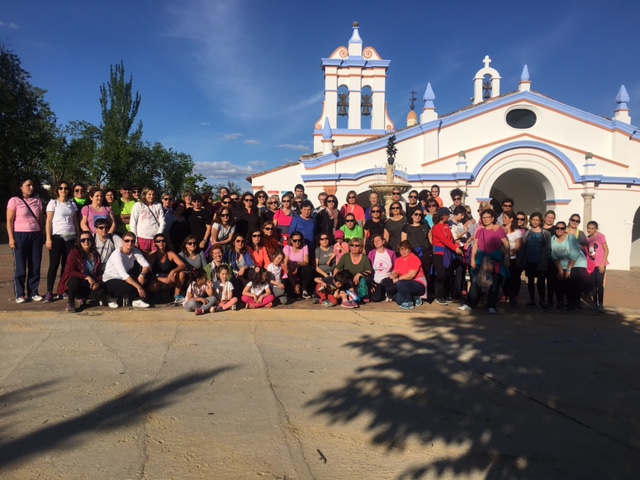 Cerca de 70 senderistas participaron en la XVII Marcha a Pie «Subida a la Ermita»