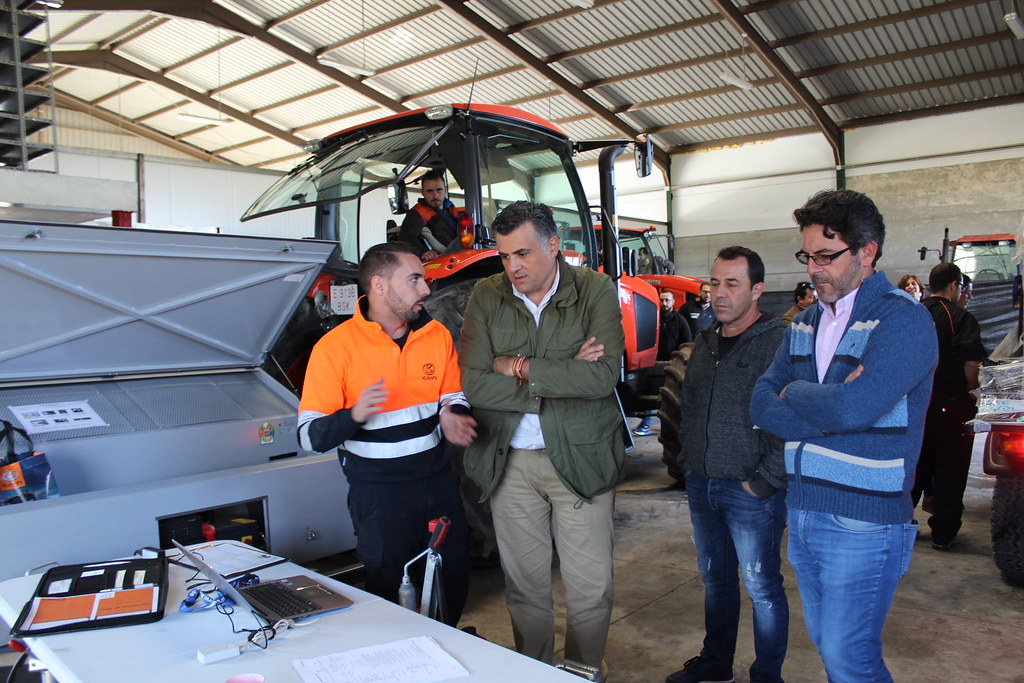 El concesionario oficial de Kubota se interesa por la formación y cualificación en el sector tecnológico de maquinaria agrícola de los jóvenes
