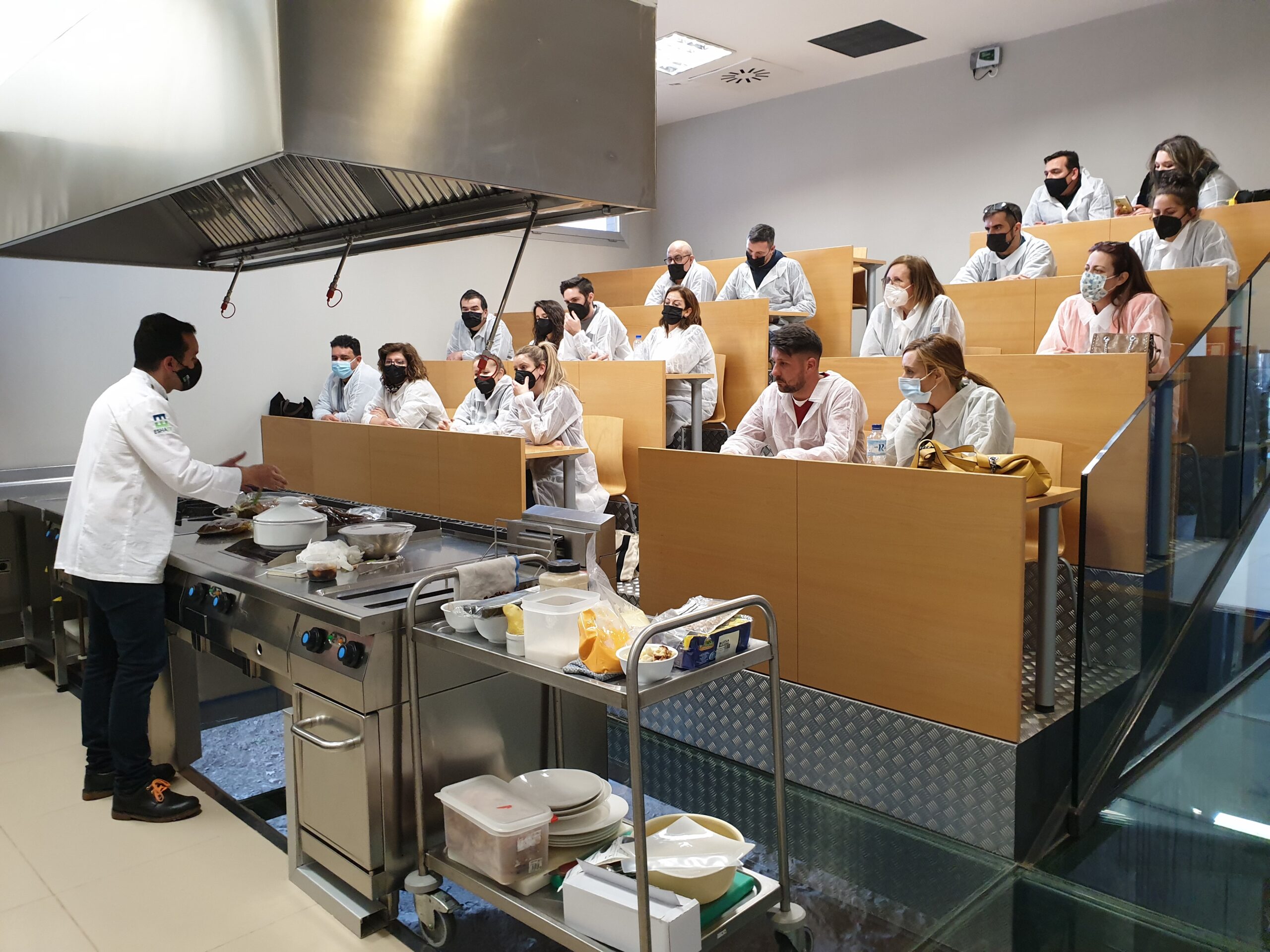 Los cocineros participantes en ‘TauroTapas FitCoria 2022’ son recibidos en la Escuela Superior de Hostelería y Agroturismo de Extremadura (ESHAEX)