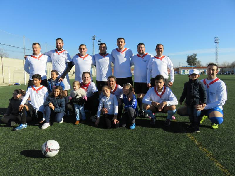 Cerca de 275 Kg de alimentos se recogieron en la 5ª Convivencia de Fútbol-7 a favor de Cáritas Local.