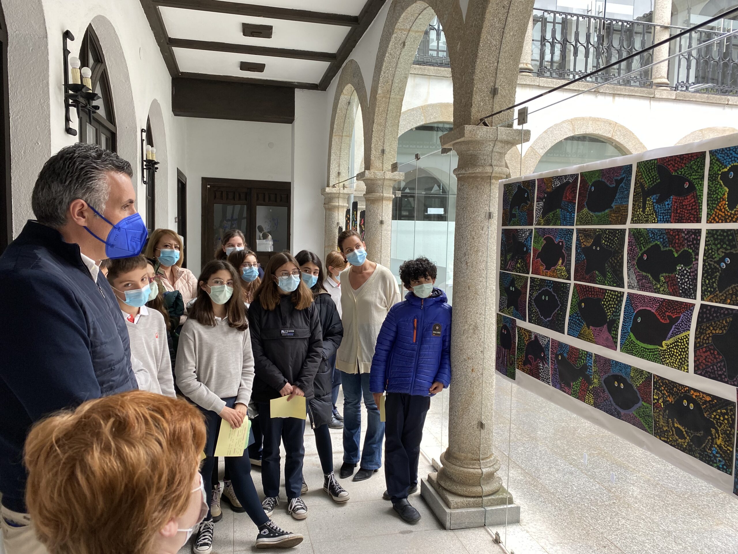 El Alcalde inaugura junto a los alumnos de sexto de primaria del colegio Sagrado Corazón la exposición sobre el AGUA con motivo del Día Mundial del Agua
