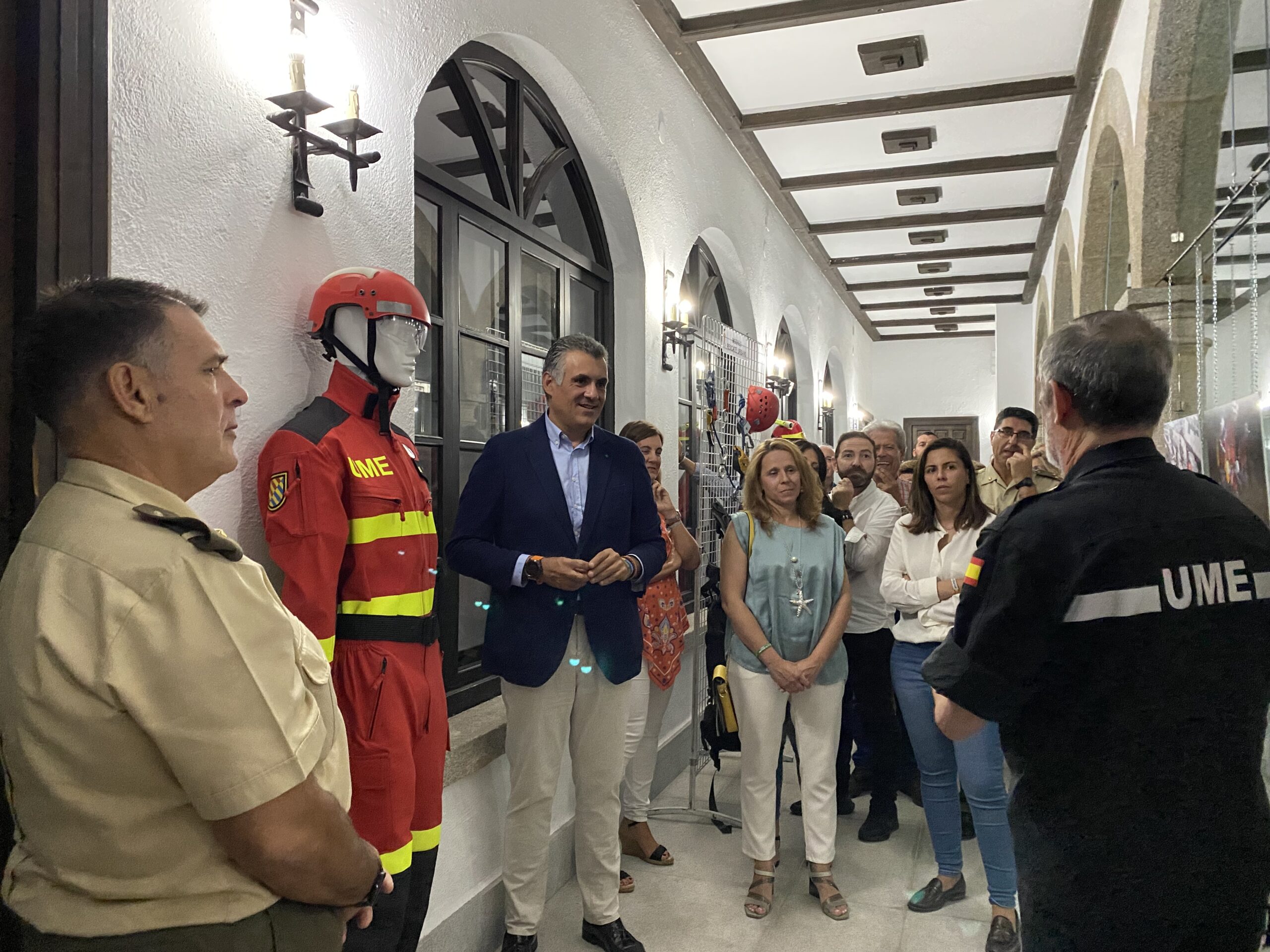 La UME inaugura su exposición “Somos Soldados” en el Ayuntamiento de Coria