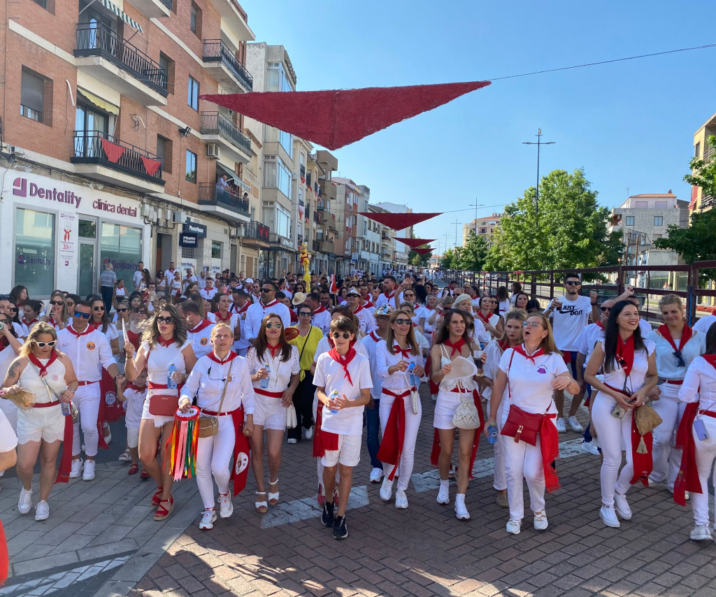 El Ayuntamiento informa que el 31 de julio finaliza el plazo para la retirara de verjas de seguridad de las peñas de San Juan