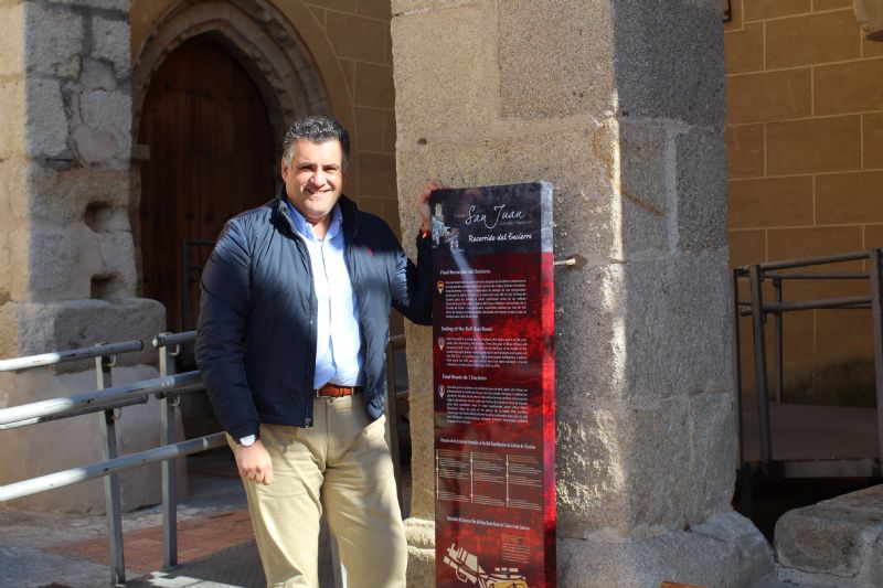 Instalación nueva señalética turística urbana dentro del Casco Histórico de Coria