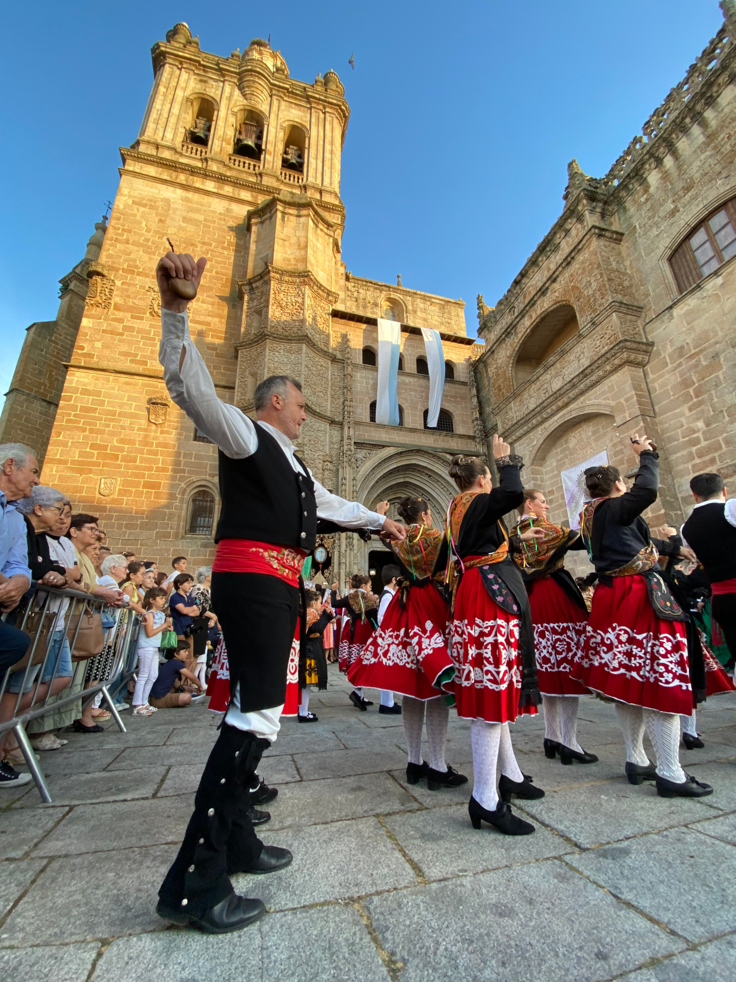 Coria acoge este fin de semana el XLIII Festival Nacional de Folklore y el espectáculo “La mejor época”