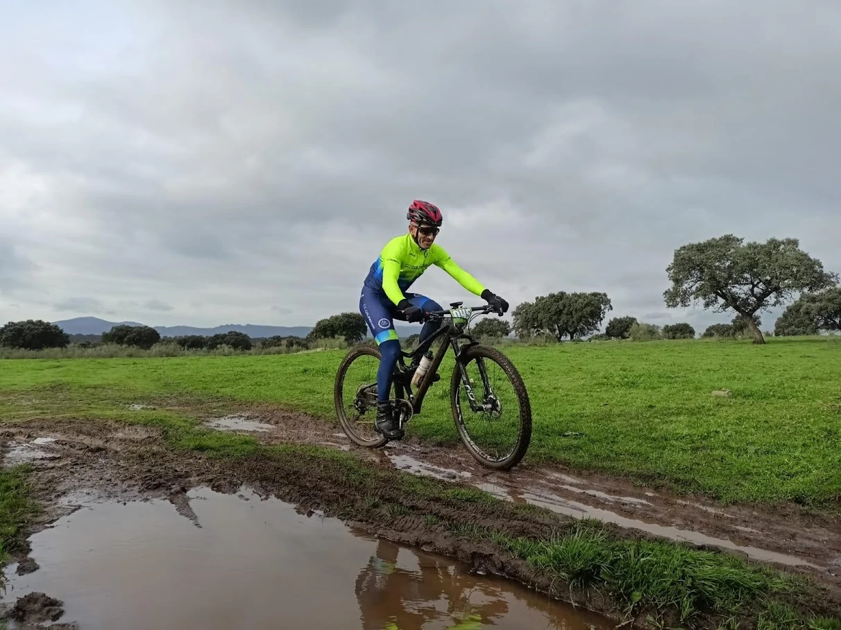 A pesar de las abundantes lluvias se pudo celebrar la tradicional marcha BTT «Medina Cauria» 2025