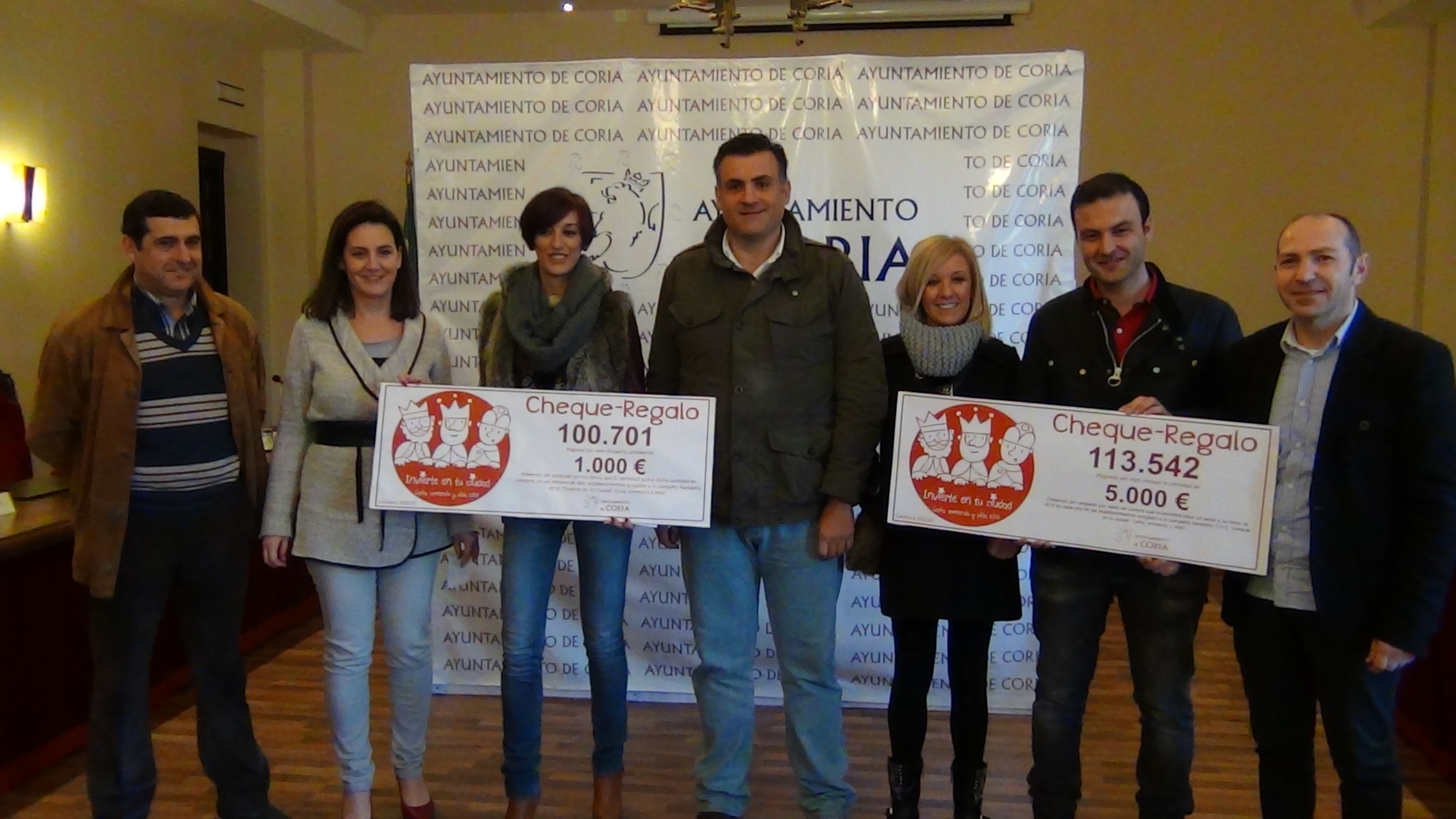 Entregados los cheques de 1000 y 5000 euros de la Campaña de Navidad