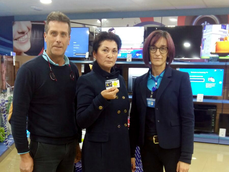 ELECTROCASH entrega el rasca de los 1000€ de la Campaña de Navidad 2016